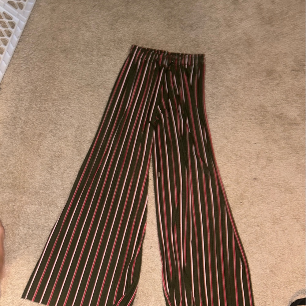 green flowy stripped pants